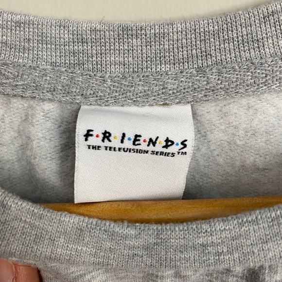 Friends TV Show Classic Gray Women's Long Sleeve Sweatshirt Size Large Sitcom - Picture 2 of 10